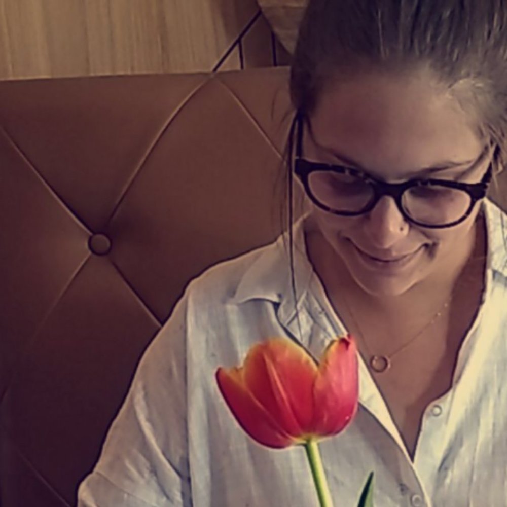 Meet your Posher, Leora